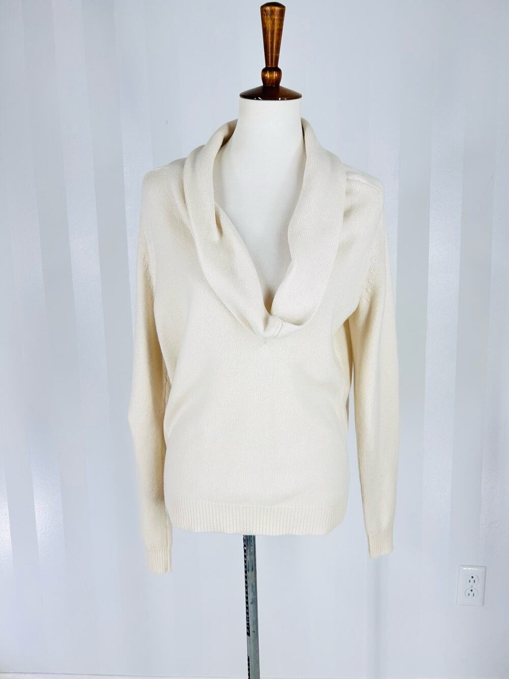 NWT Theory Ivory 100% Cashmere Deep V-Neck Collar Sweater Sz XS/0